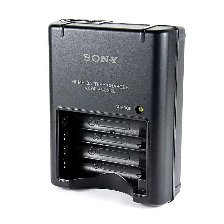 Cargador de pilas recargables AA/AAA · Alquiler de equipos audiovisuales en Bogotá, Colombia · Arttv Studios Cargador de pilas recargables AA/AAA · Alquiler de equipos audiovisuales en Bogotá, Colombia · Arttv Studios