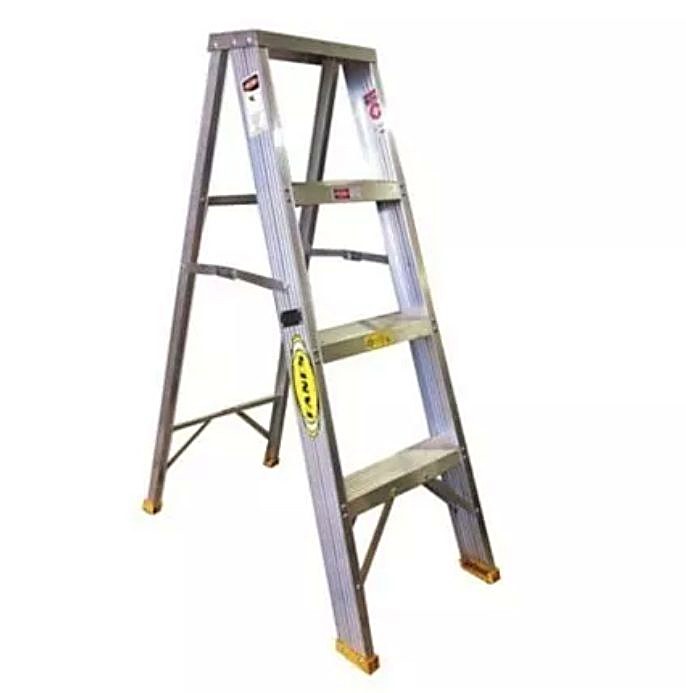 Escalera tipo tijera de 4 pasos · Alquiler de equipos audiovisuales en Bogotá, Colombia · Arttv Studios Escalera tipo tijera de 4 pasos · Alquiler de equipos audiovisuales en Bogotá, Colombia · Arttv Studios