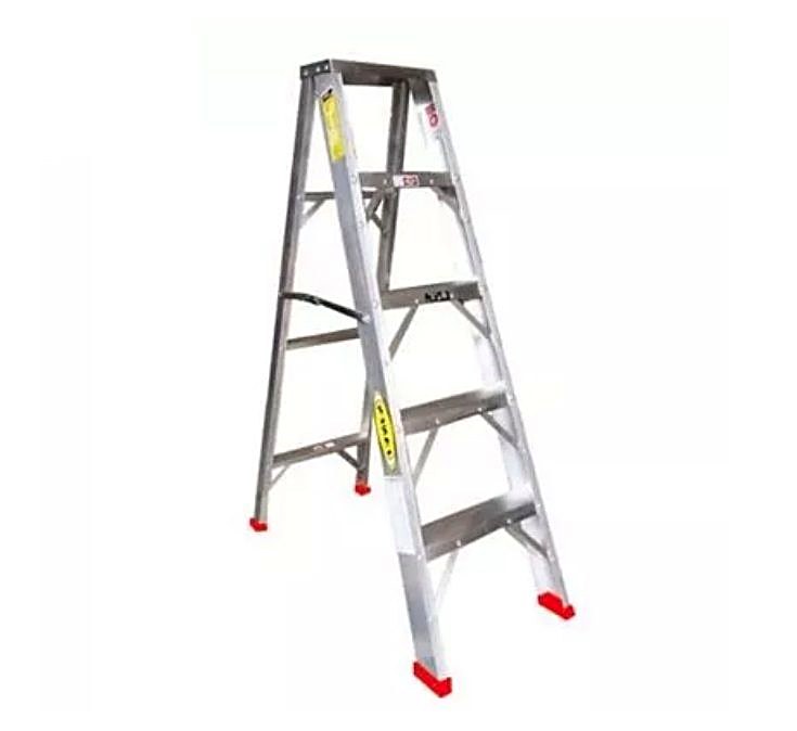 Escalera tipo tijera de 5 pasos · Alquiler de equipos audiovisuales en Bogotá, Colombia · Arttv Studios Escalera tipo tijera de 5 pasos · Alquiler de equipos audiovisuales en Bogotá, Colombia · Arttv Studios