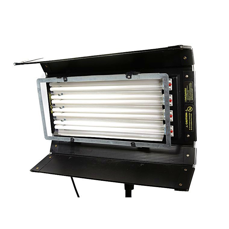 Kino Flo 4x60 Diva-Lite (60cm)2FT 3200 o 5600k · Alquiler de equipos audiovisuales en Bogotá, Colombia · Arttv Studios Kino Flo 4x60 Diva-Lite (60cm)2FT 3200 o 5600k · Alquiler de equipos audiovisuales en Bogotá, Colombia · Arttv Studios